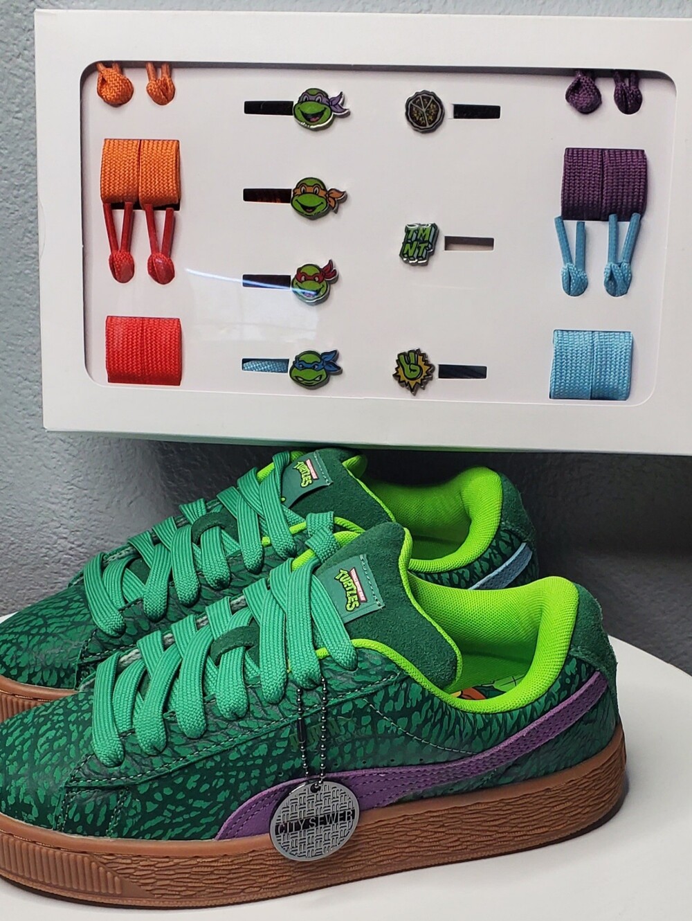 TMNT PUMA Teenage Mutant Ninja Turtles x Suede XL kids Sz 4 / W 5.5 (401427-01)